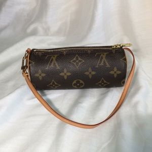 Louis Vuitton - mini LV Papillon Pochette.